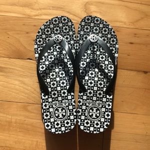 Cute checkered Tory Burch WEDGED flip flops